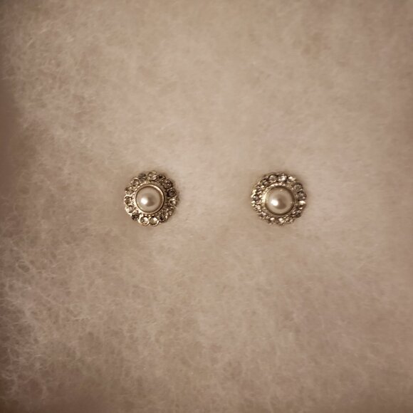 3/$10 Silvertone Faux Pearl Crystal Halo Studs Pierced Earrings Bridal 1mm - Picture 3 of 4